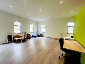 Plus de détails pour Local d'activités à louer