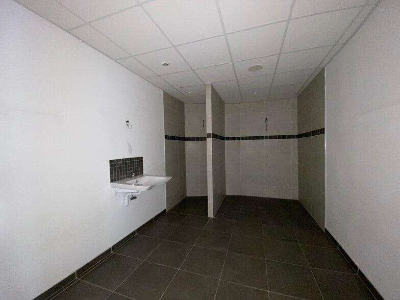 320 Rue Des Droits De L'Homme, Saint-André-de-Cubzac à louer - Photo de l’immeuble – Image 3 sur 7