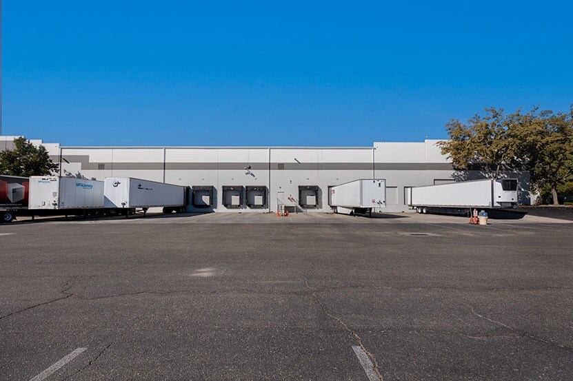 1820 N MacArthur Dr, Tracy, CA à louer - Photo de l’immeuble – Image 3 sur 8