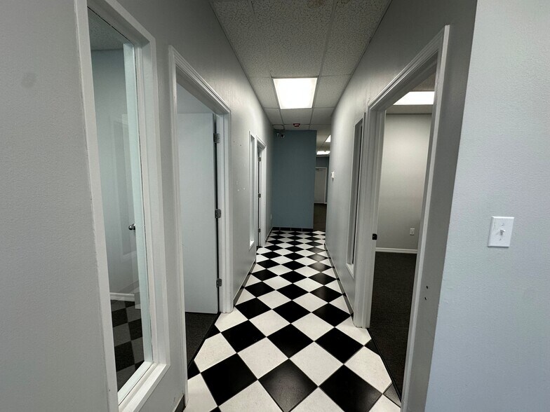 1743 Independence Blvd, Sarasota, FL à louer - Photo de l’immeuble – Image 3 sur 31
