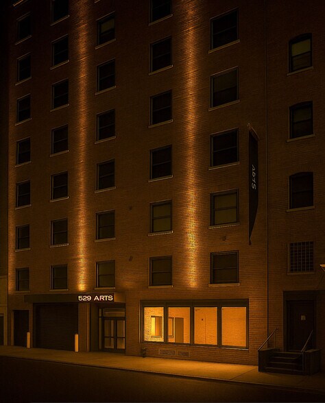 529-535 W 20th St, New York, NY à louer - Photo de l’immeuble – Image 3 sur 7