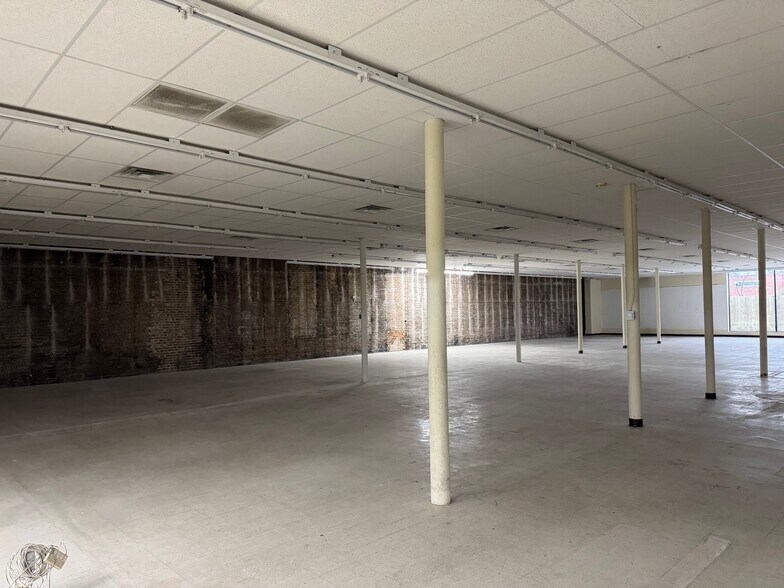 4811 N Milwaukee Ave, Chicago, IL à louer - Photo de l’immeuble – Image 3 sur 10