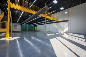 8904 Regents Park Dr, Tampa, FL à louer Photo intérieure– Image 2 sur 8