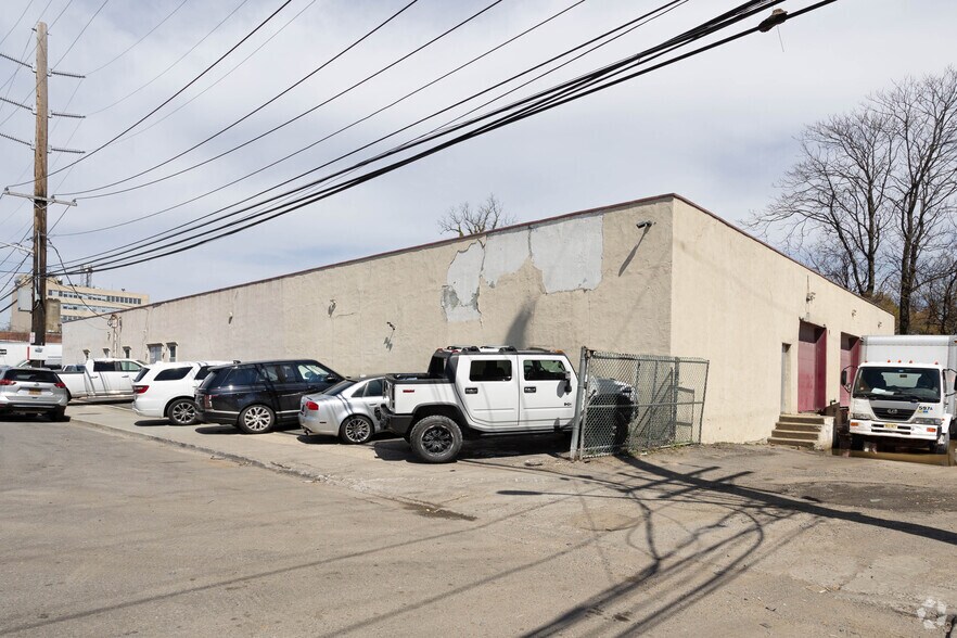 59 Hempstead Gardens Dr, West Hempstead, NY à louer - Photo principale – Image 1 sur 5