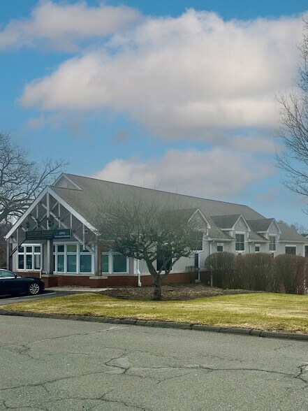 120 Simsbury Rd, Avon, CT à louer - Photo de l’immeuble – Image 2 sur 9