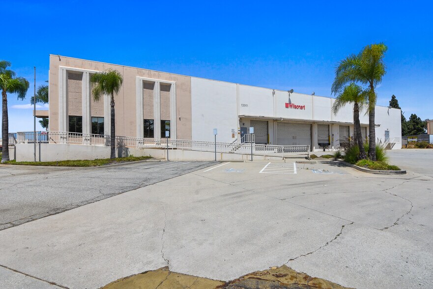 13911 Gannet St, Santa Fe Springs, CA à vendre - Photo de l’immeuble – Image 3 sur 10