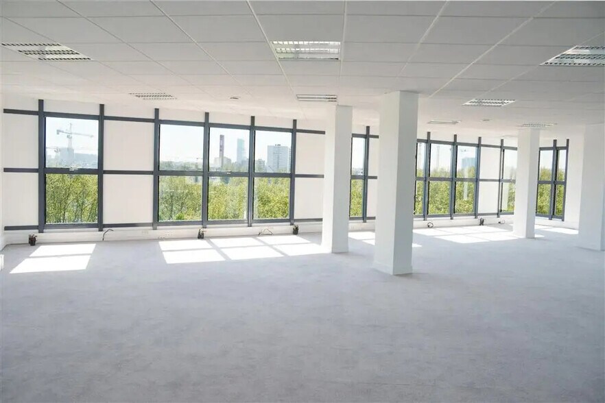 Bureau dans Asnières-sur-Seine à louer - Photo de l’immeuble – Image 1 sur 7