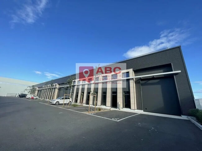 Plus de détails pour Local d’activités à vendre