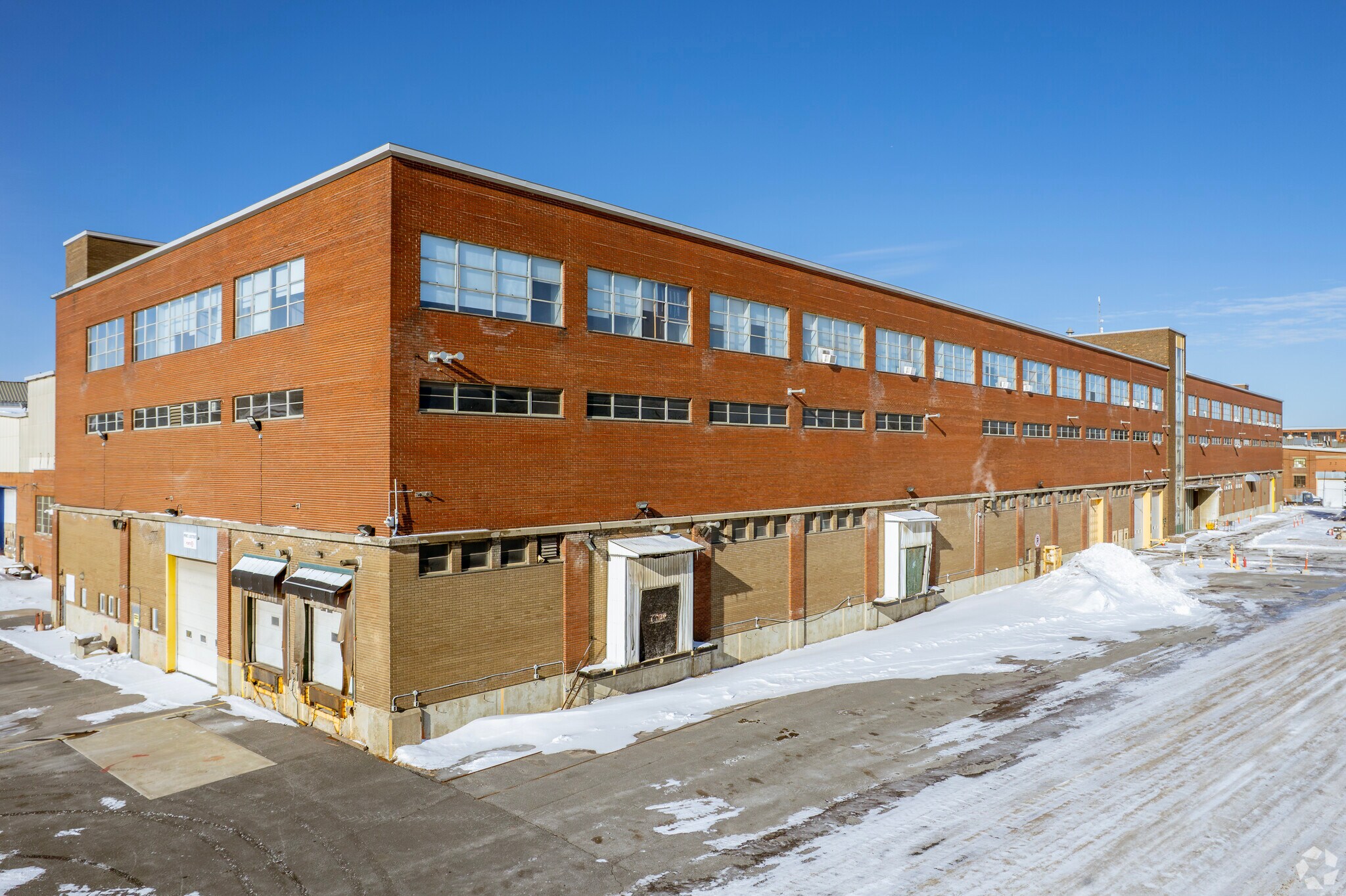 300 Rue de la Berge-du-Canal, Montréal, QC à louer Photo principale– Image 1 sur 7