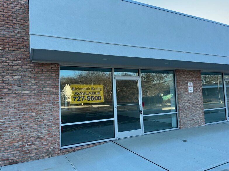 1352 E Main St, Riverhead, NY à louer - Photo de l’immeuble – Image 3 sur 13