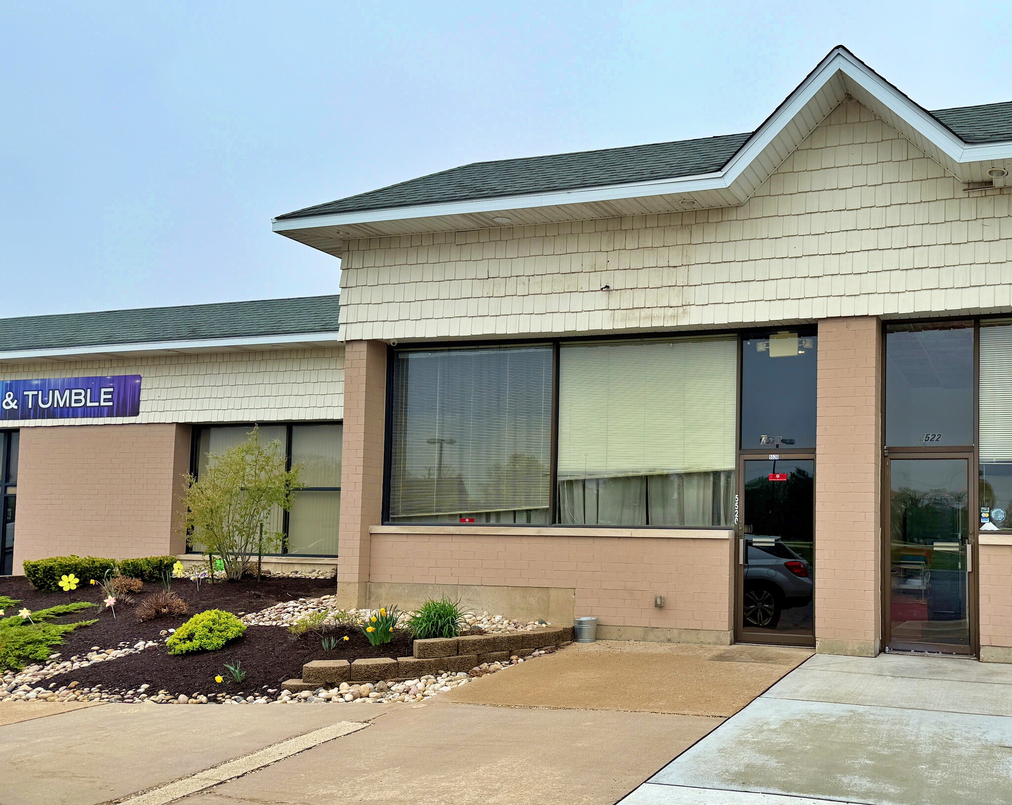 5512-5544 Elevator Rd, Roscoe, IL à louer Photo de l’immeuble– Image 1 sur 13