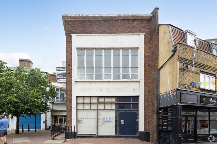 4-6 Market Sq, Waltham Abbey à vendre - Photo de l’immeuble – Image 2 sur 2