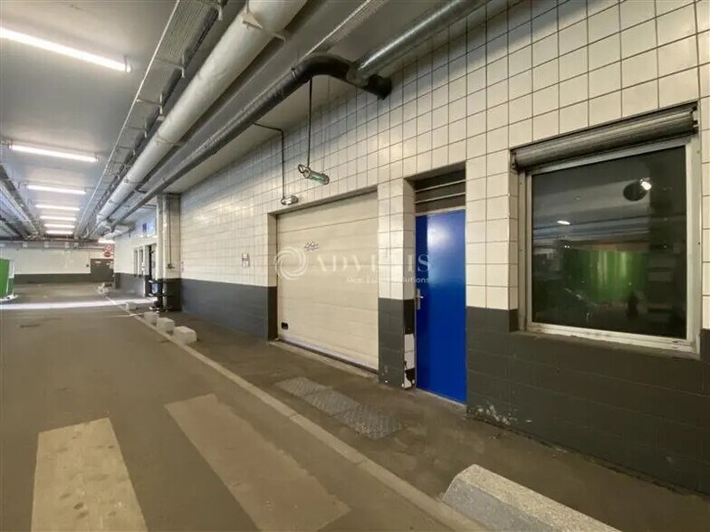 Local d’activités dans Courbevoie à louer - Photo de l’immeuble – Image 1 sur 5