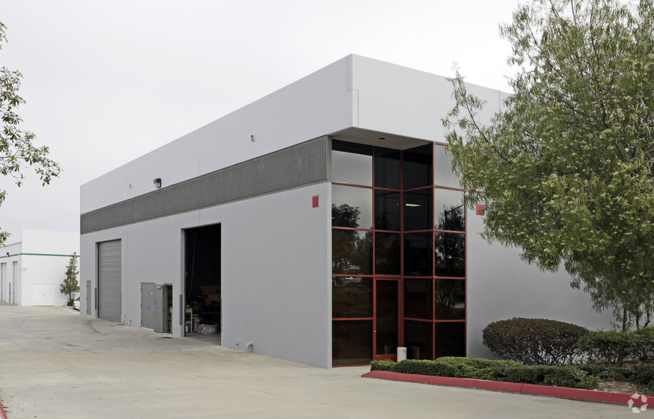 12150 Tech Center Dr, Poway, CA à louer - Photo de l’immeuble – Image 3 sur 4