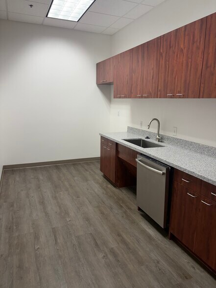 17721 Rogers Ranch Pky, San Antonio, TX à louer - Photo de l’immeuble – Image 3 sur 9