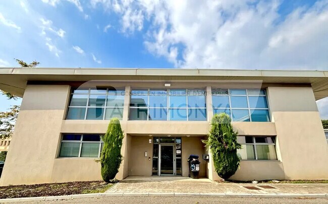 Plus de détails pour Bureau à louer