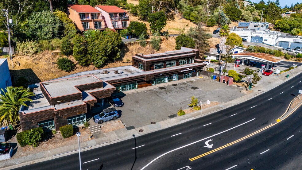 754 Sir Francis Drake Blvd, San Anselmo, CA à vendre - Aérien – Image 2 sur 6