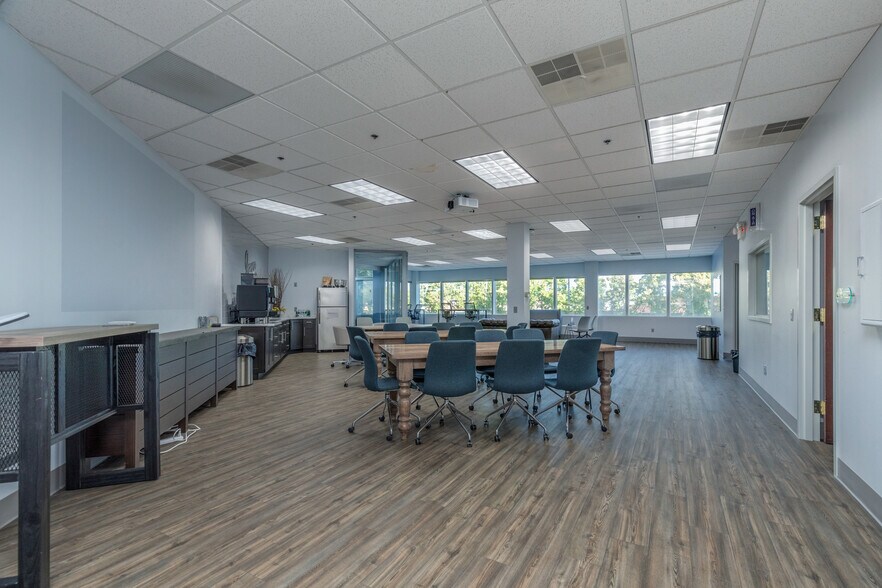 702 Spirit 40 Park Dr, Chesterfield, MO à louer - Photo de l’immeuble – Image 2 sur 8