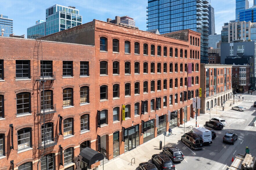 212 W Superior St, Chicago, IL à louer - Photo de l’immeuble – Image 3 sur 6