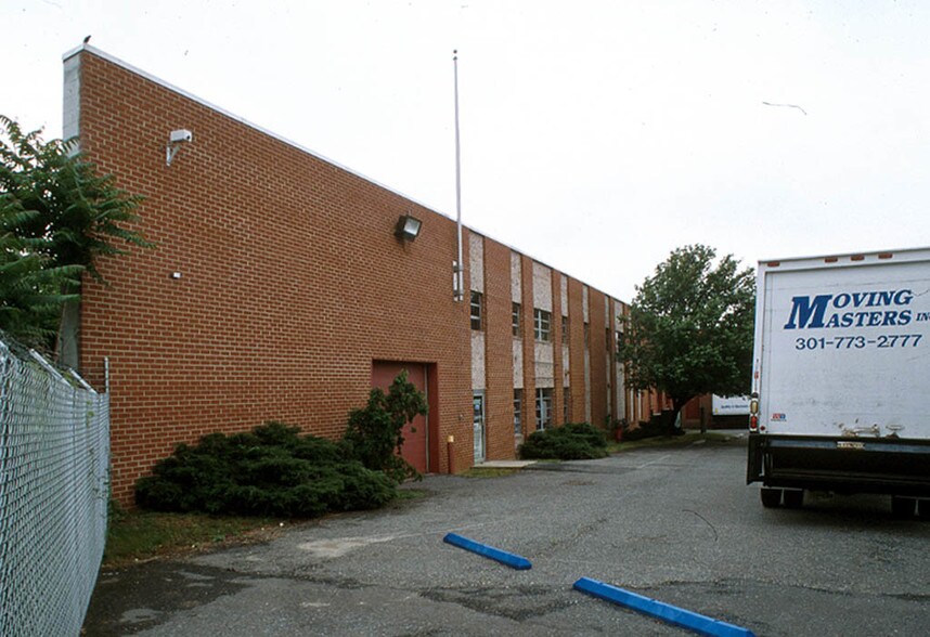 4990 Frolich Ln, Hyattsville, MD à vendre - Photo de l’immeuble – Image 3 sur 4