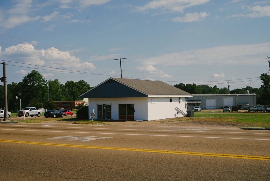 150 E Northside Dr, Clinton, MS à vendre - Photo de l’immeuble – Image 3 sur 9