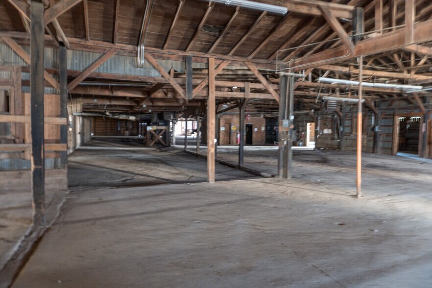 1921 N Main St Industrial Facility portefeuille de 7 biens à vendre sur LoopNet.fr - Photo intérieure – Image 3 sur 17