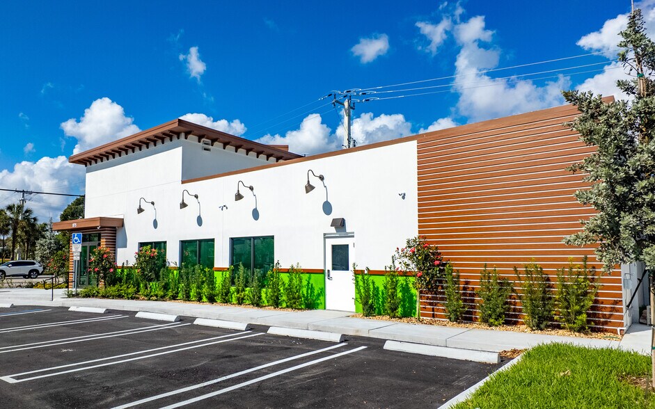 835 Belvedere Rd, West Palm Beach, FL à vendre - Photo de l’immeuble – Image 3 sur 6