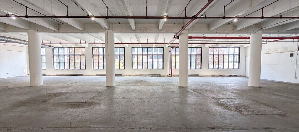 47-32 Austell Pl, Long Island City, NY à louer - Photo principale – Image 2 sur 8
