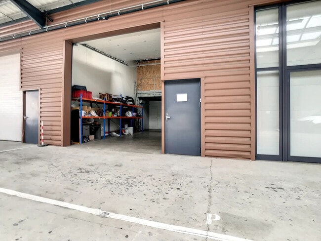 Plus de détails pour 3 Route Du Dôme, Chaponost - Local d’activités à vendre