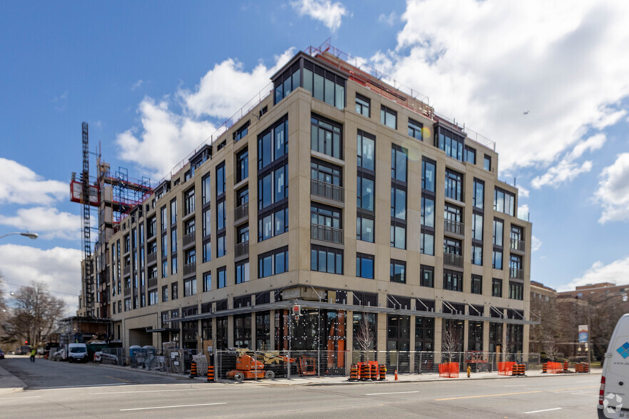 2781 Yonge St, Toronto, ON à louer - Photo principale – Image 1 sur 2