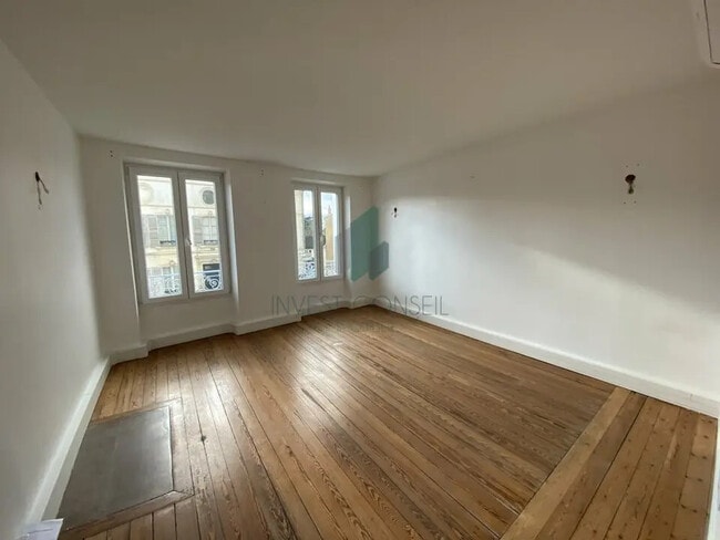 Plus de détails pour Local d’activités à vendre