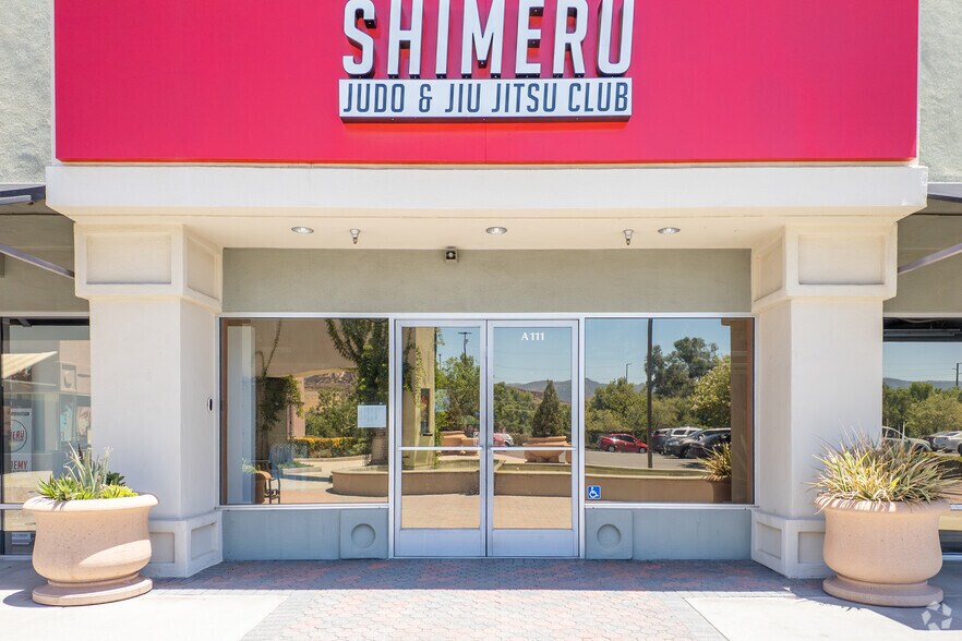 17600 Collier Ave, Lake Elsinore, CA à vendre - Photo de l’immeuble – Image 3 sur 4
