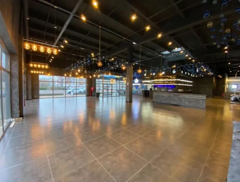 Local commercial dans Les Mureaux à louer - Hall d’entrée – Image 1 sur 4