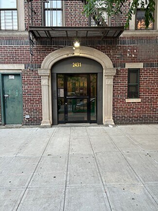 Plus de détails pour 2431 Crotona Ave, Bronx, NY - Logement à vendre