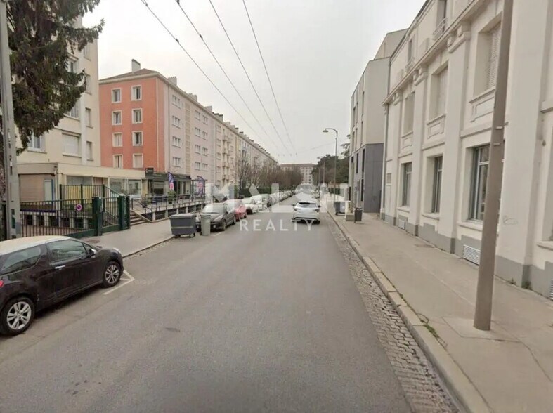 Local commercial dans Lyon à louer - Photo de l’immeuble – Image 3 sur 4