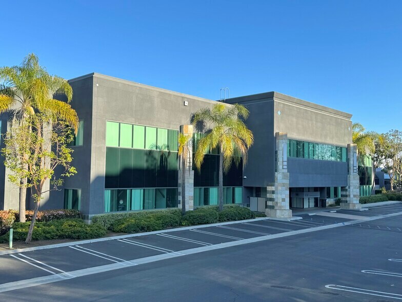 440 S Melrose Dr, Vista, CA à louer - Photo principale – Image 1 sur 19