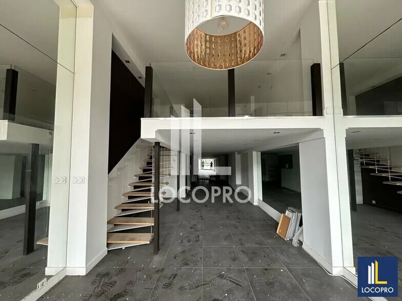 Local commercial dans Cannes à louer - Photo intérieure – Image 2 sur 6