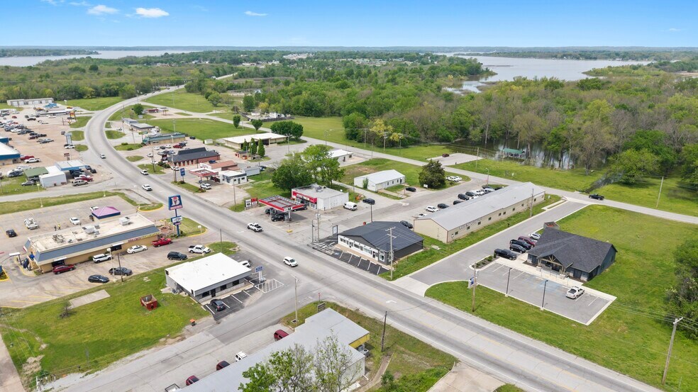 311 W 3rd St, Grove, OK à vendre - Photo de l’immeuble – Image 2 sur 13