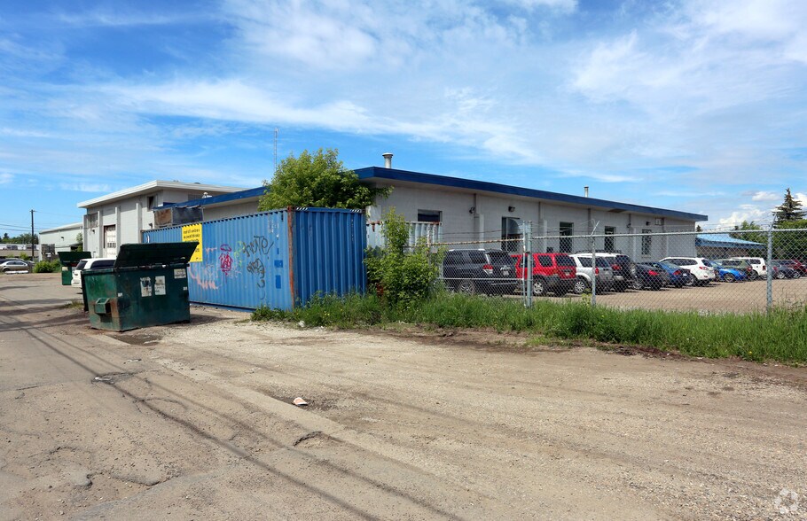 11755 108th Ave NW, Edmonton, AB à vendre - Photo de l’immeuble – Image 2 sur 6