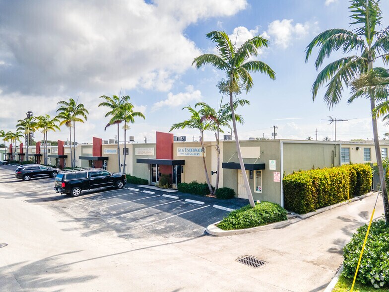 4748-4794 NE 11th Ave, Oakland Park, FL à louer - Photo de l’immeuble – Image 1 sur 12