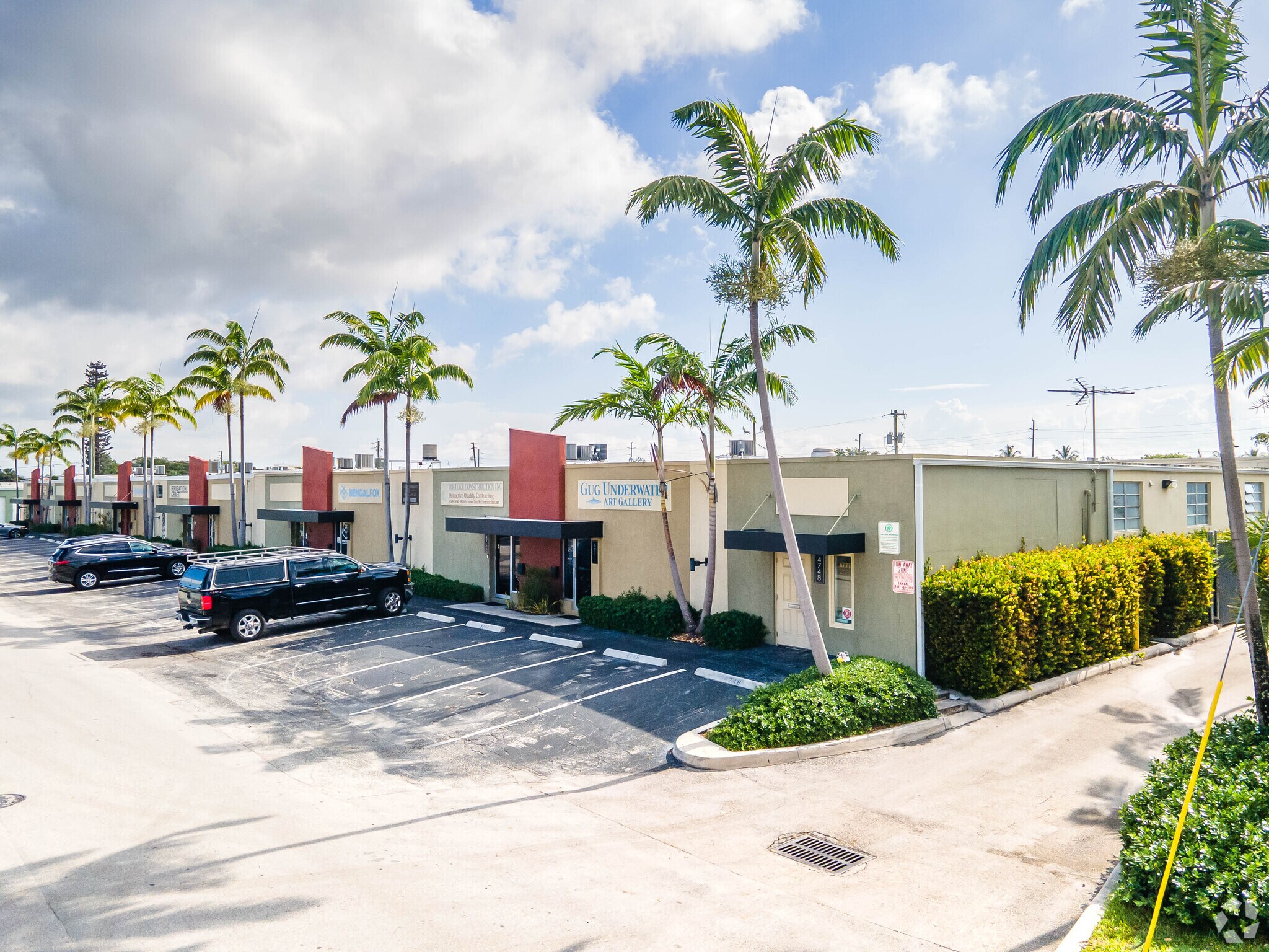 4748-4794 NE 11th Ave, Oakland Park, FL à louer Photo de l’immeuble– Image 1 sur 13