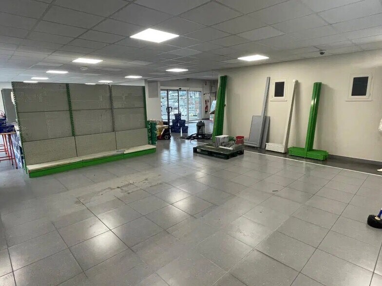 Bureau dans Fleury-sur-Andelle à louer - Photo de l’immeuble – Image 3 sur 9