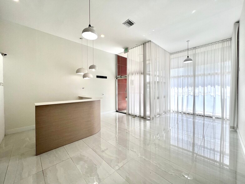 1400 Ponce De Leon Blvd, Coral Gables, FL à louer - Photo de l’immeuble – Image 3 sur 22