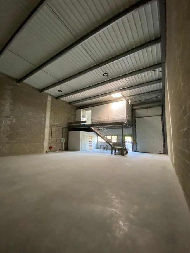 Plus de détails pour 14 Chemin De La Poudrière, Mérignac - Local d'activités à louer