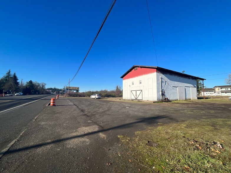 28425 Salmon River Hwy, Grand Ronde, OR à louer - Photo de l’immeuble – Image 2 sur 32