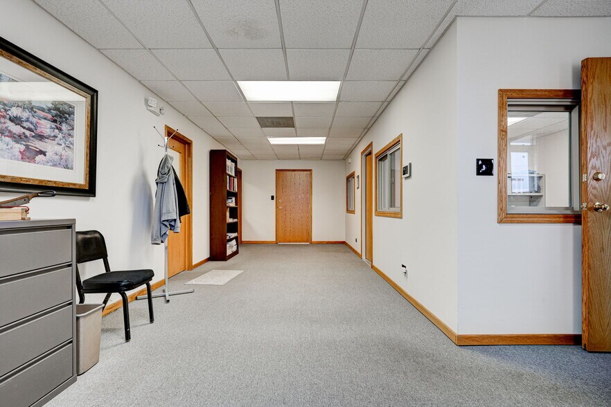 17585 S Paxton Ave, Lansing, IL à louer - Photo intérieure – Image 3 sur 31