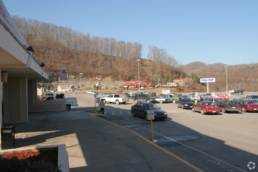 275 Mall Rd, South Williamson, KY à louer - Photo de l’immeuble – Image 2 sur 6
