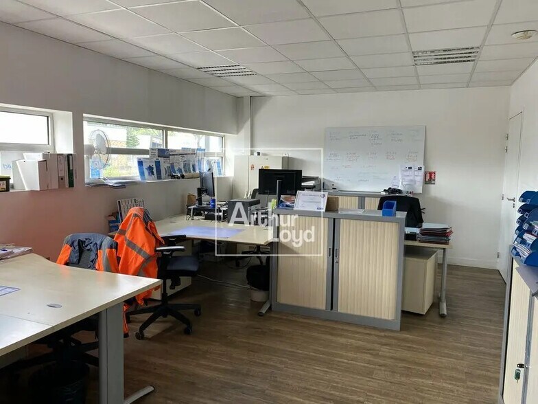 Local d’activités dans Bondoufle à louer - Photo de l’immeuble – Image 3 sur 5