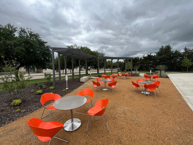 7979 N Belt Line Rd, Irving, TX à louer - Photo de l’immeuble – Image 3 sur 22