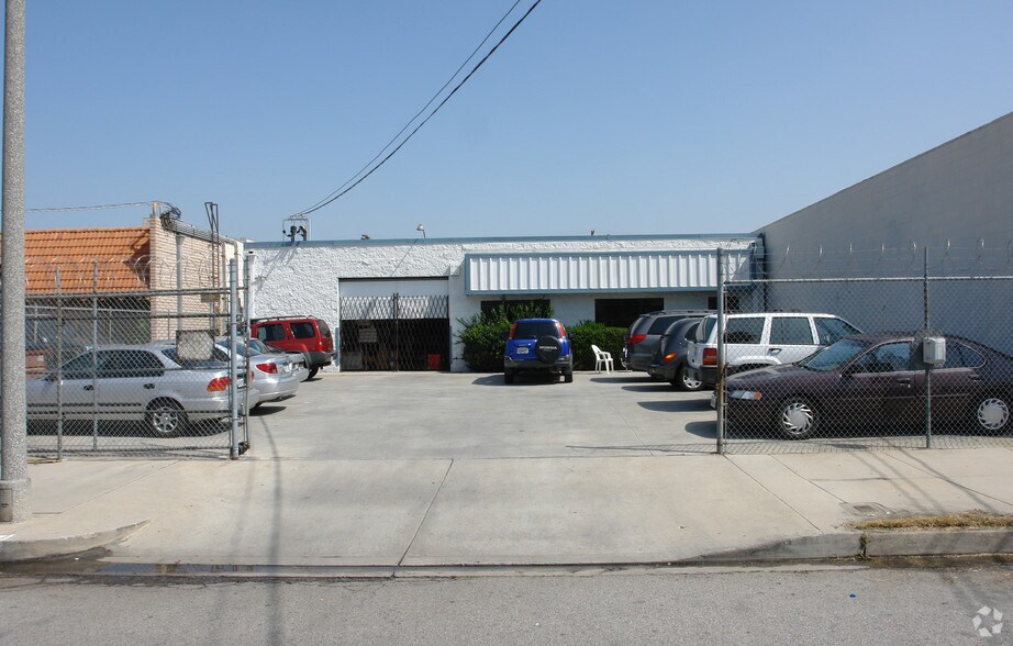 16141 Leadwell St, Van Nuys, CA à louer - Photo principale – Image 1 sur 2